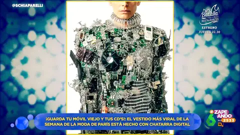 Móviles obsoletos, discos o placas base: así es el vestido viral de la Semana de la Moda de París hecho con chatarra digital