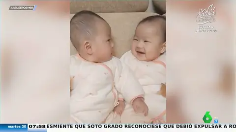 La reacción viral de un bebé cuando su hermano gemelo se ríe de algo que a él no le ha hecho ninguna gracia