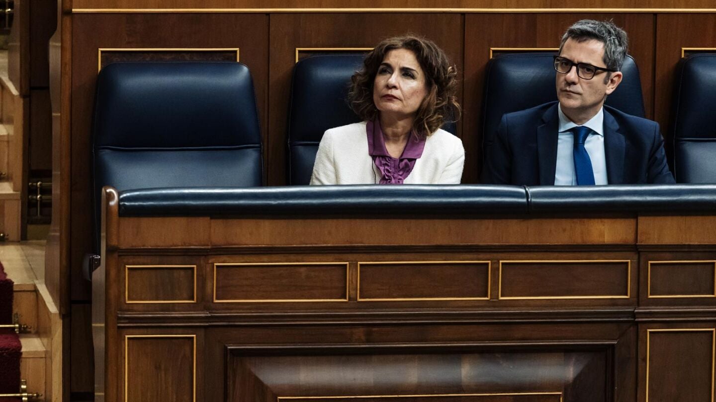 Los ministros Bola&ntilde;os y Montero en el Congreso