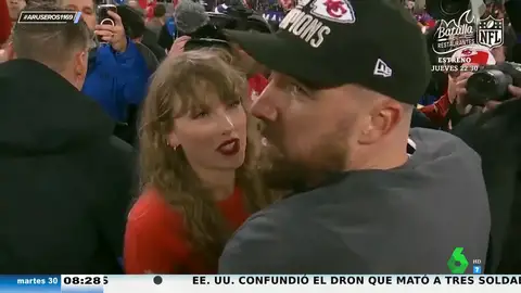 Taylor Swift y Travis Kelce y su romántico vídeo con beso incluido tras su clasificación para la 'Superbowl'