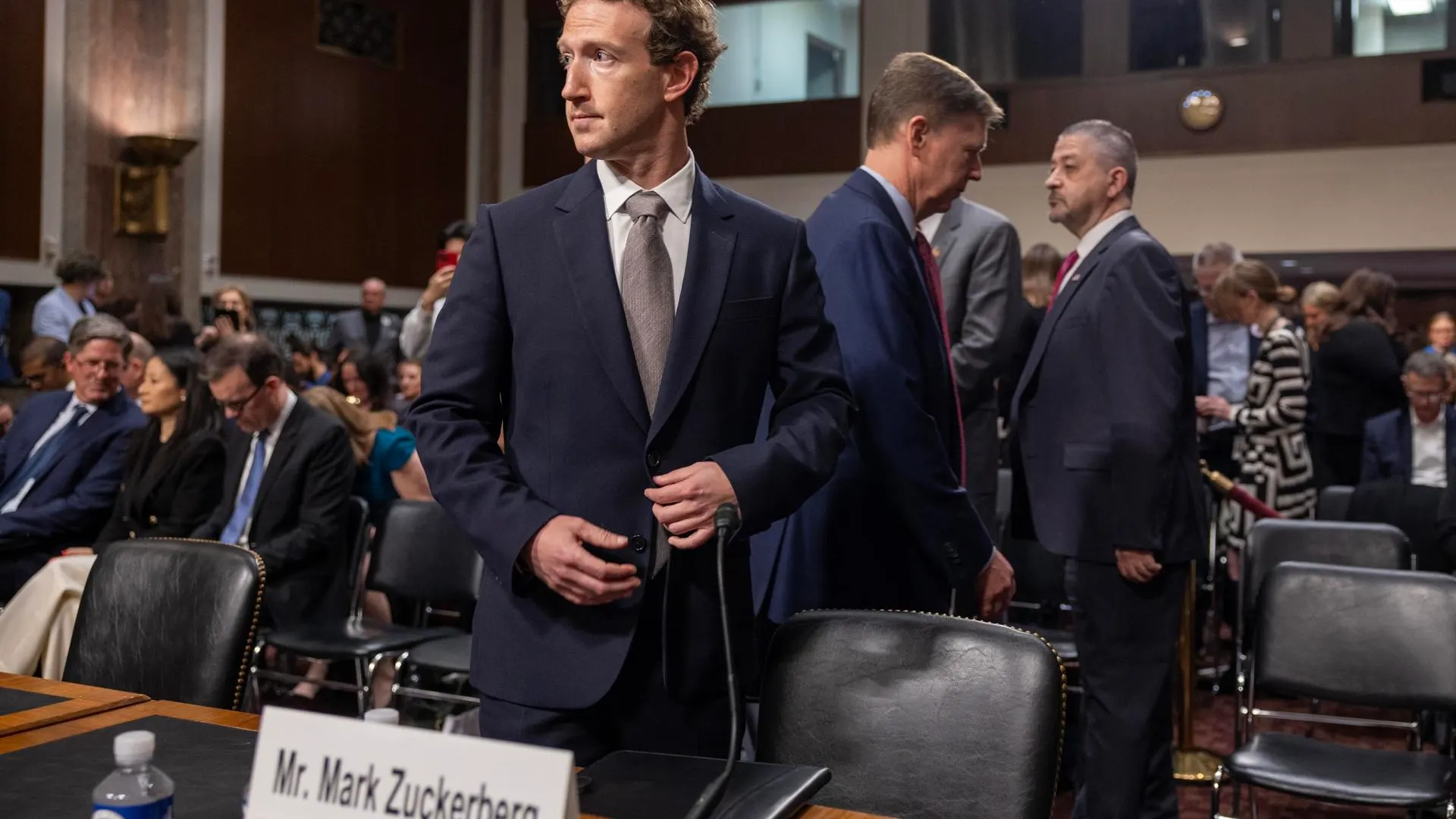 El CEO de Meta, Marck Zuckerberg, ante el Comité Judicial del Senado de EEUU