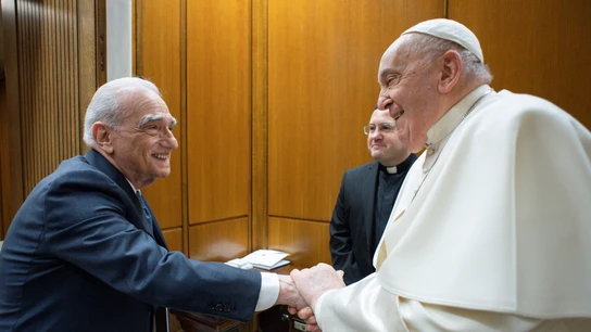 El Papa Francisco se reúne con el director Martin Scorsese en el Vaticano. El Papa Francisco se reúne con el director Martin Scorsese en el Vaticano.