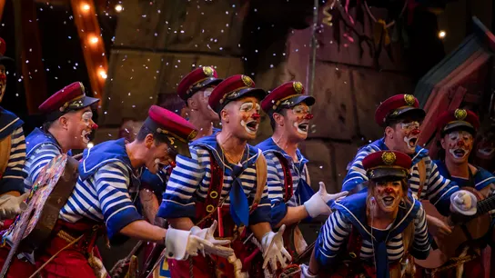 Imagen de archivo de la chirigota 'Y seguimos cantando', en el Gran Teatro Falla, en Cádiz. Imagen de archivo de la chirigota 'Y seguimos cantando', en el Gran Teatro Falla, en Cádiz.