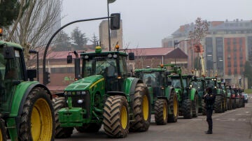 Los agricultores de Zamora se movilizan este martes de forma espontánea por las calles de Zamora con una tractorada para visibilizar sus protestas. 