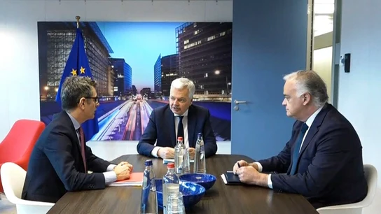 El comisario de Justicia europeo, Didier Reynders, junto a Félix Bolaños y Esteban González Pons El comisario de Justicia europeo, Didier Reynders (c), junto a Félix Bolaños y Esteban González Pons