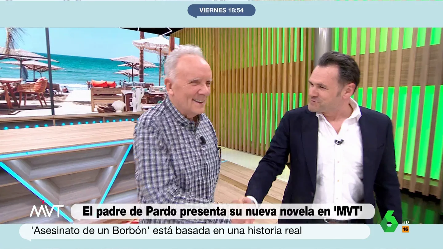 La confesión de Iñaki López al saludar al padre de Cristina Pardo: "Eres como mi suegro televisivo" La confesión de Iñaki López al saludar al padre de Cristina Pardo: "Eres como mi suegro televisivo"