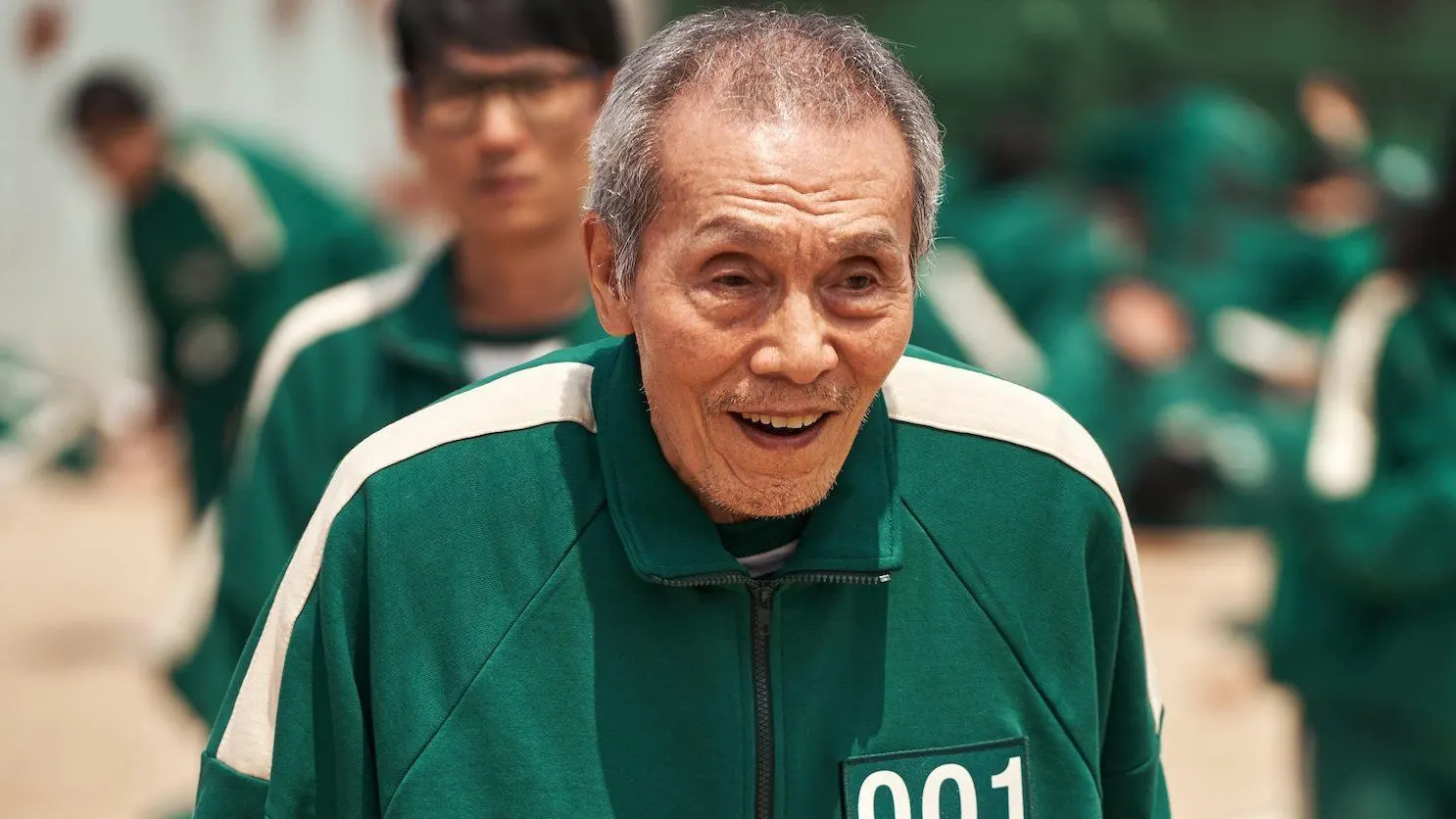 El actor surcoreano O Yeong-su durante una escena de "Squid Game", una película en coreano de Netflix.