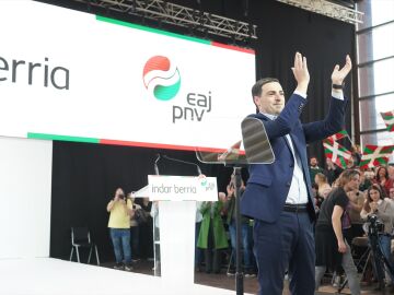 El candidato del PNV a Lehendakari, Imanol Pradales, durante el acto de precampa&ntilde;a vasca del PNV.