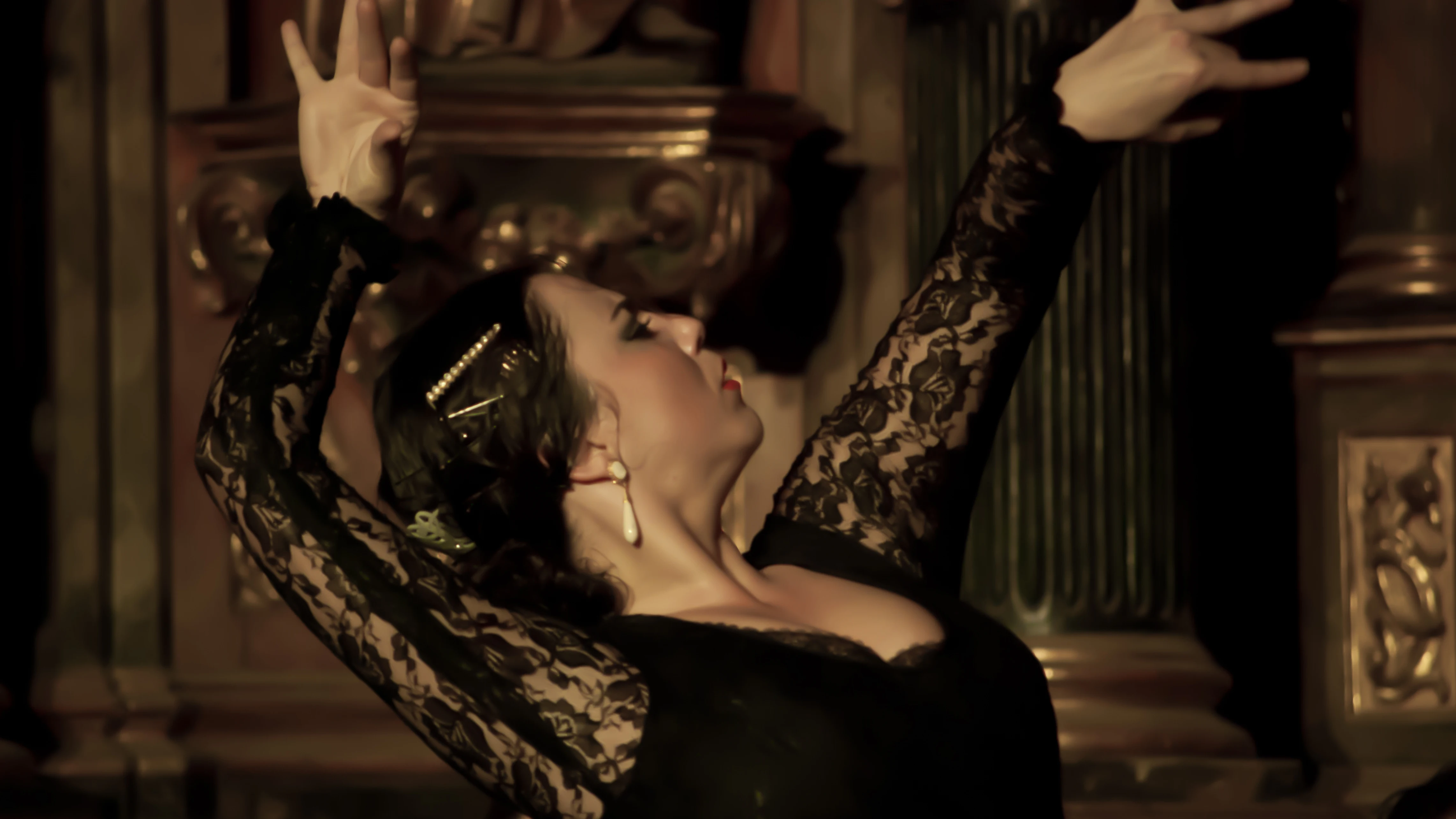 Mujer bailando flamenco en España Mujer bailando flamenco en España