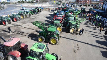 Varios tractores concentrados en la localidad de Villadangos del Páramo, en León