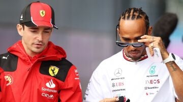 Charles Leclerc, con Lewis Hamilton