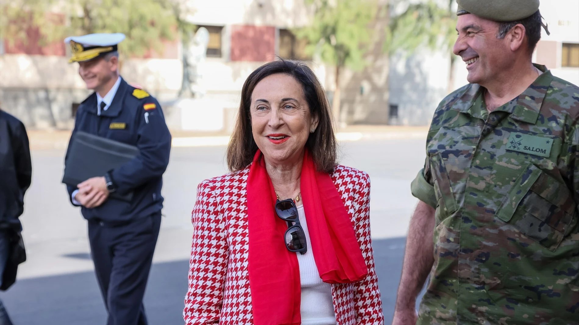 La ministra de Defensa, Margarita Robles, a su llegada a la Brigada ‘Canarias’ XVI, ubicada en la base militar &#39;General Alemán Ramírez&#39;, a 5 de febrero de 2024.
