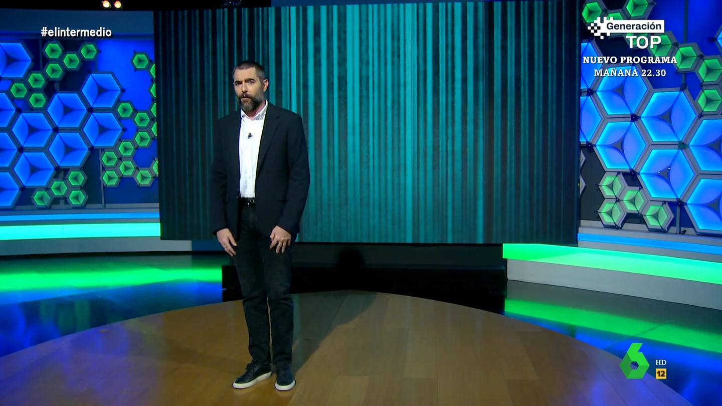 ¿Por qué Wyoming no presenta hoy El Intermedio? Dani Mateo lo explica en directo El Intermedio arranca hoy con la sensible baja de El Gran Wyoming. Dani Mateo le sustituye como presentador del programa y, en este vídeo, explica los motivos por los que el "encargado" ha tenido que ausentarse.