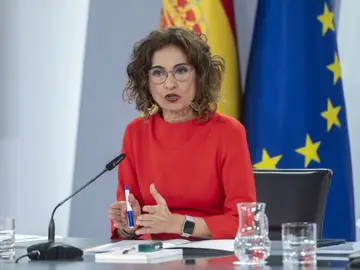 La vicepresidenta primera y ministra de Hacienda, María Jesús Montero, durante una rueda de prensa posterior al Consejo de Ministros.