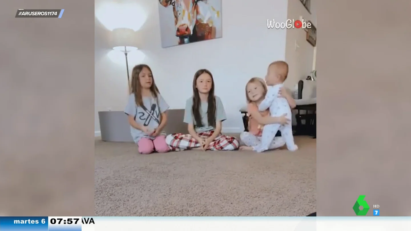 El divertido vídeo viral en el que un bebé demuestra una y otra vez cuál es su hermana favorita El divertido vídeo viral en el que un bebé demuestra una y otra vez cuál es su hermana favorita