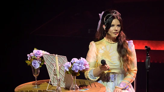 Lana Del Rey actúa en el escenario de L'Olympia el 10 de julio de 2023 en París, Francia. Lana Del Rey actúa en el escenario de L'Olympia el 10 de julio de 2023 en París, Francia.