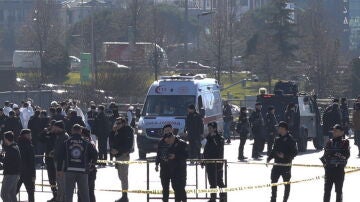 La Policía rodea la zona del Palacio de la Justicia en Estambul, donde se ha producido el atentado 