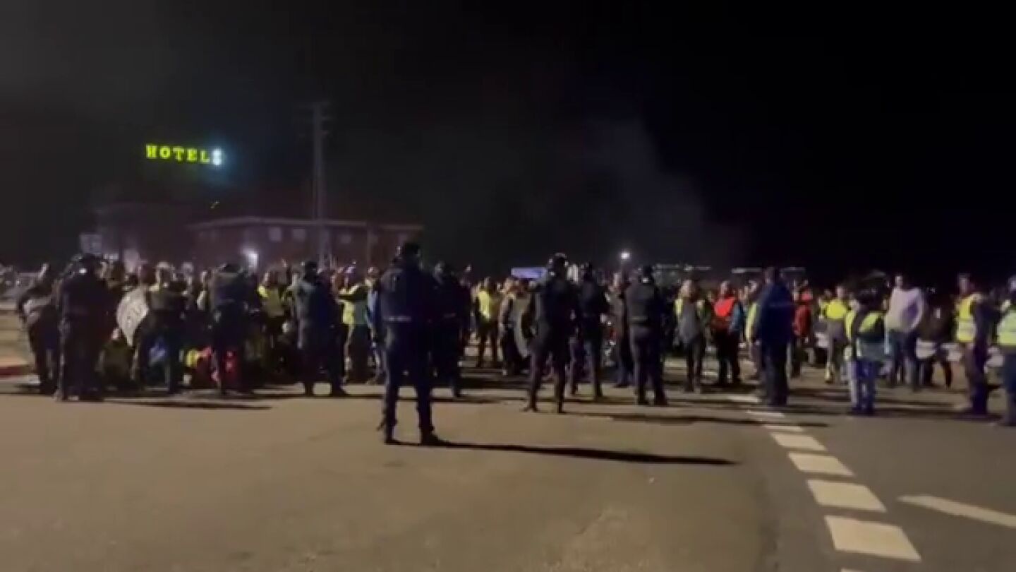 Tensión entre agricultores y Policía