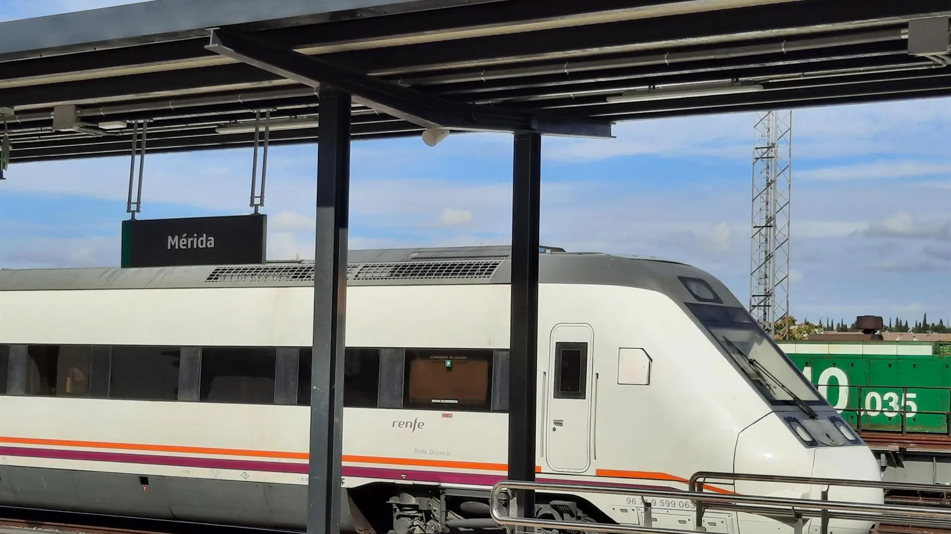 Imagen de archivo de un tren de media distancia de Renfe