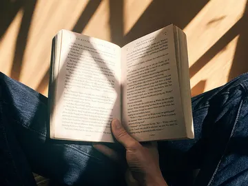 Leyendo un libro Leyendo un libro