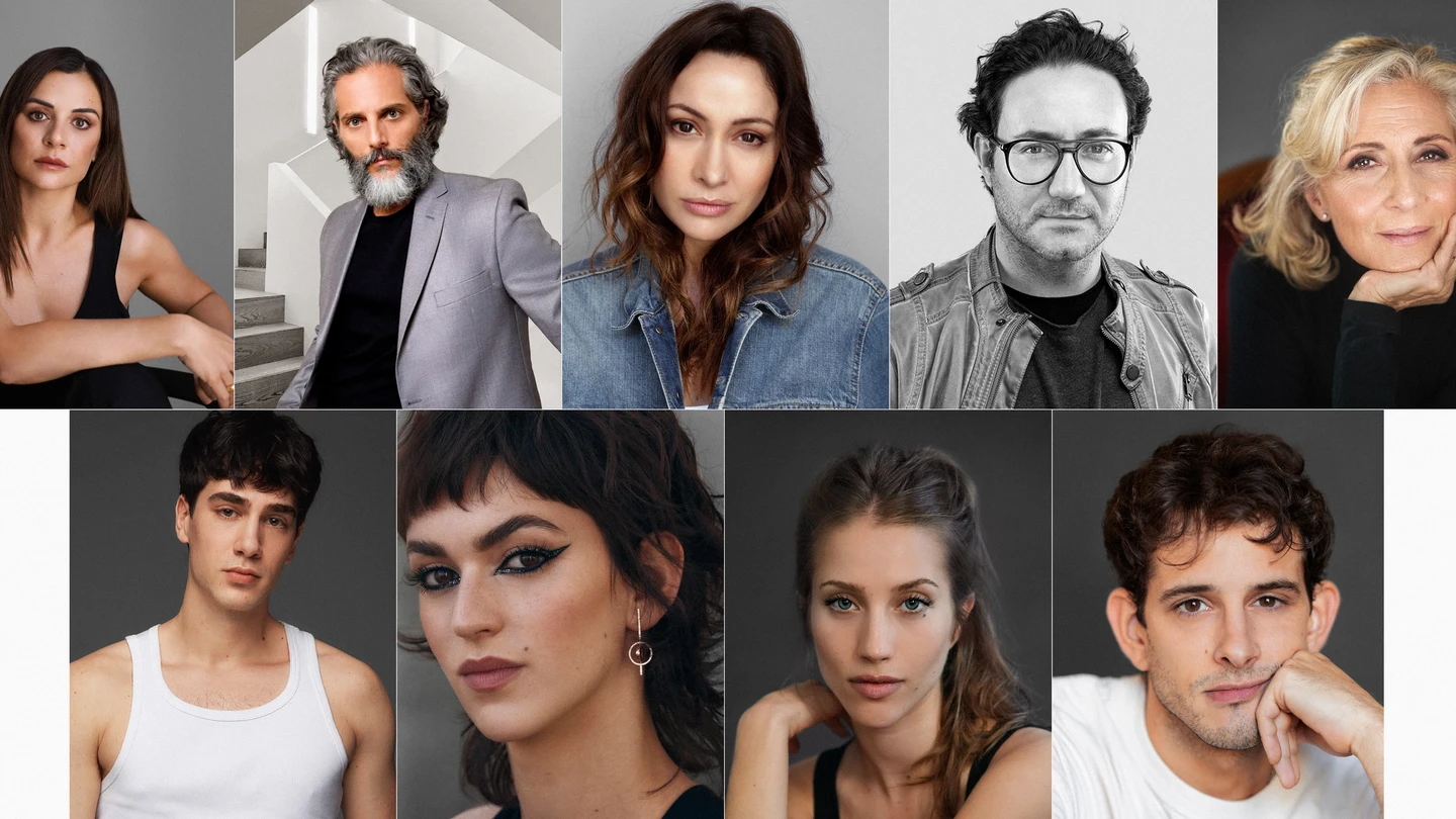 Miren Ibarguren, Joaquín Furriel, Natalia Verbeke, Carlos Santos, Montse Guallar, Pau Simon, Alicia Falcó, Agustina Bisio y Álex Villazán protagonizan 'El refugio atómico'. Miren Ibarguren, Joaquín Furriel, Natalia Verbeke, Carlos Santos, Montse Guallar, Pau Simon, Alicia Falcó, Agustina Bisio y Álex Villazán protagonizan 'El refugio atómico'.