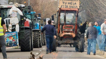 Huelga de agricultores en directo: cortes de carretera, movilizaciones y últimas noticias