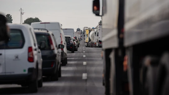 Atasco en la carretera E-5, a la altura del kilómetro 94 como consecuencia de la concentración de tractores, en la segunda jornada de protestas, a 7 de febrero de 2024 en Madridejos, Toledo, Castilla-La Mancha (España). Atasco en la carretera E-5, a la altura del kilómetro 94 como consecuencia de la concentración de tractores, en la segunda jornada de protestas, a 7 de febrero de 2024 en Madridejos, Toledo, Castilla-La Mancha (España).