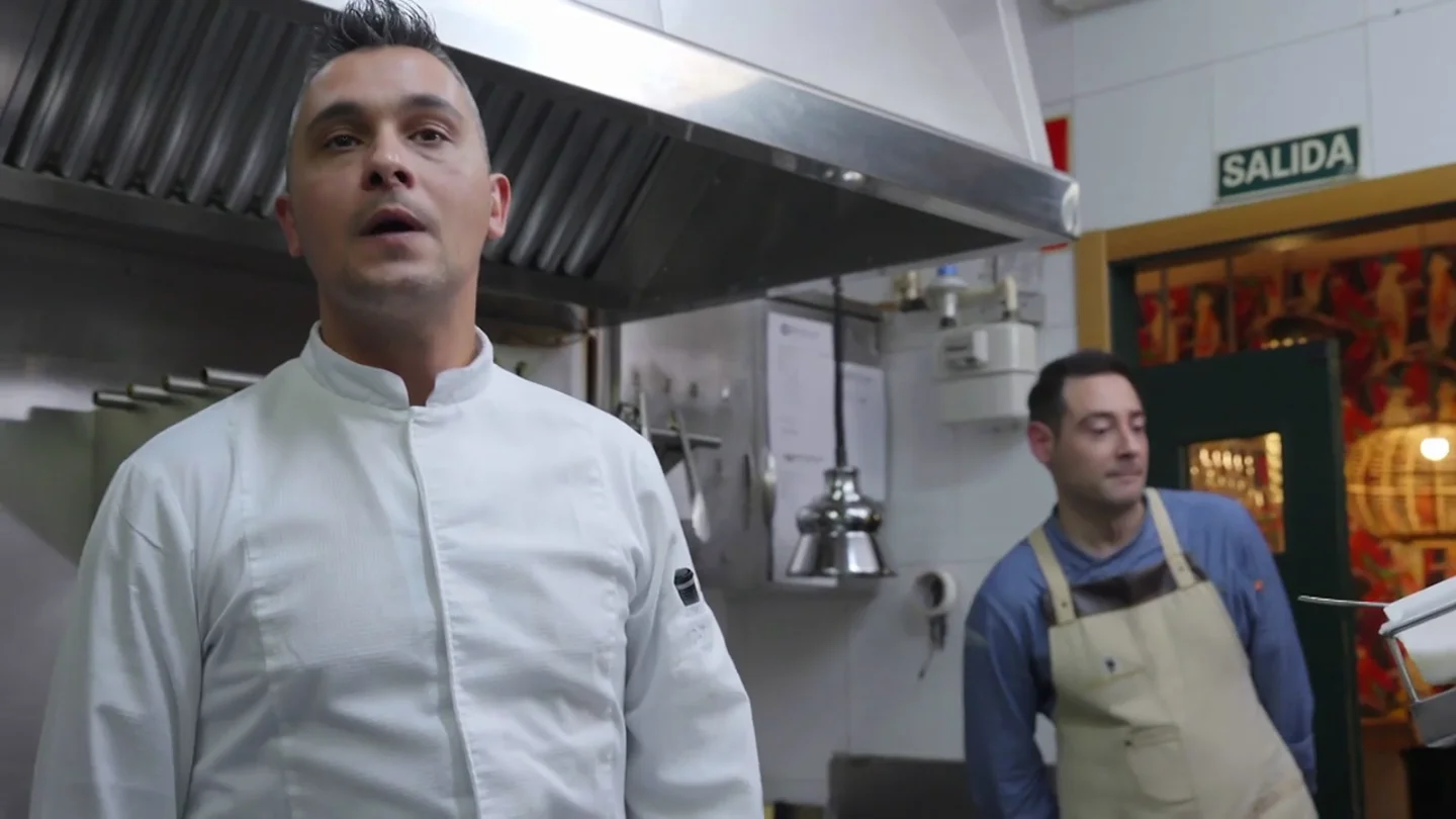 David demuestra su 'malasangre' con sus empleados en la cocina: "¿A qué estamos? Me voy a cagar en Dios" David demuestra su 'malasangre' con sus empleados en la cocina: "¿A qué estamos? Me voy a cagar en Dios"
