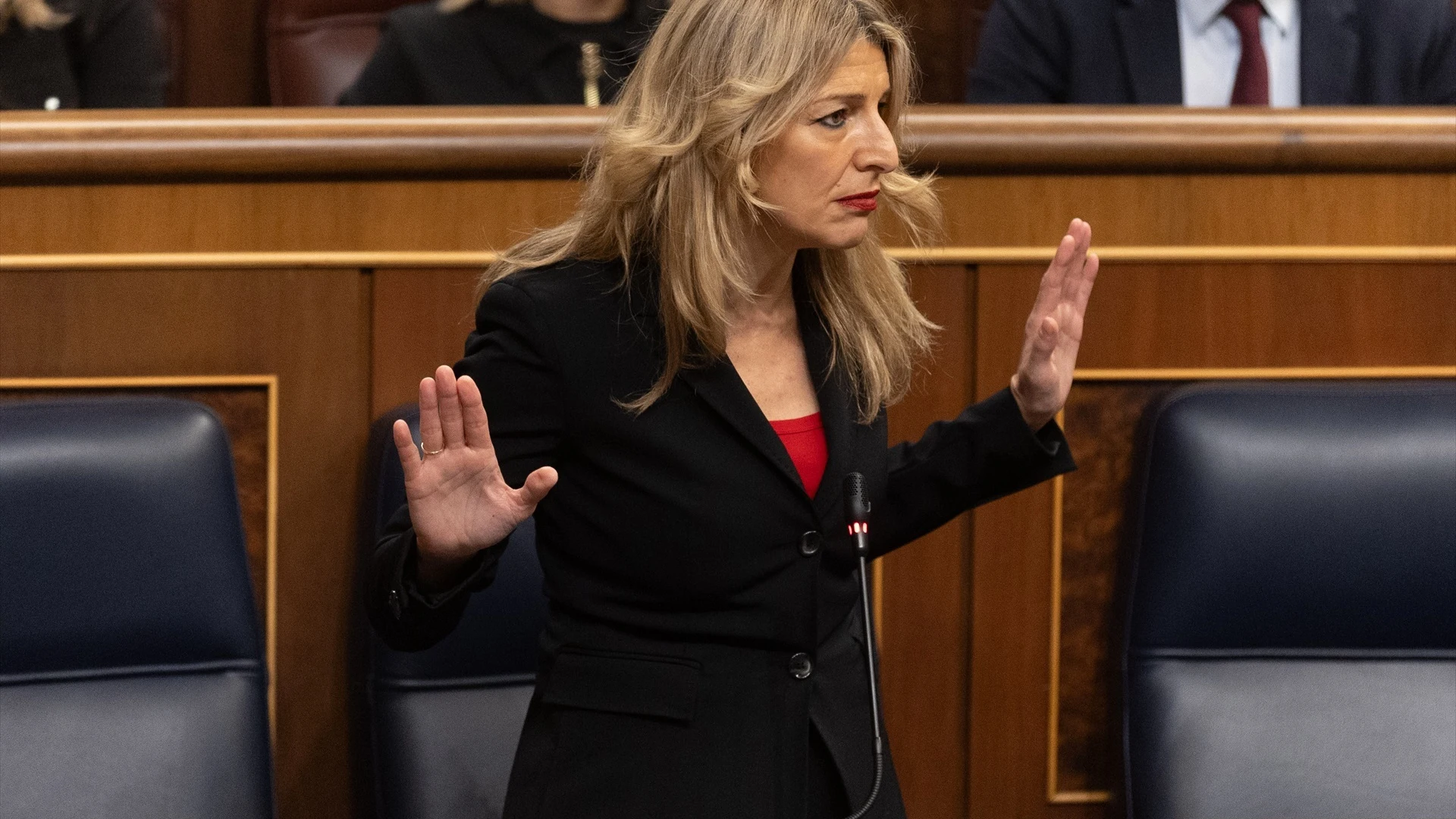  La vicepresidenta segunda y ministra de Trabajo y Economía Social, Yolanda Díaz, interviene durante una sesión de control al Gobierno, en el Congreso de los Diputados, 