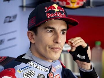 Marc M&aacute;rquez en los boxes de Gresini Racing