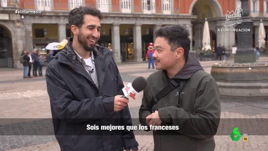 Un turista vacila a Isma Juárez: "Los españoles sois muy guapos, pero creo que tú no" Un turista vacila a Isma Juárez: "Los españoles sois muy guapos, pero creo que tú no"