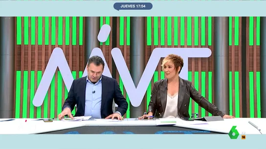 Cristina Pardo zanja el 'pique' futbolero entre Iñaki López y Gonzalo Miró Iñaki López y Gonzalo Miró comentan en el inicio de Más Vale Tarde el resultado de la semifinal de Copa del Rey entre el Atlético de Madrid y el Athletic de Bilbao. El divertido 'pique' entre los dos y la reacción de Cristina Pardo, en este vídeo.
