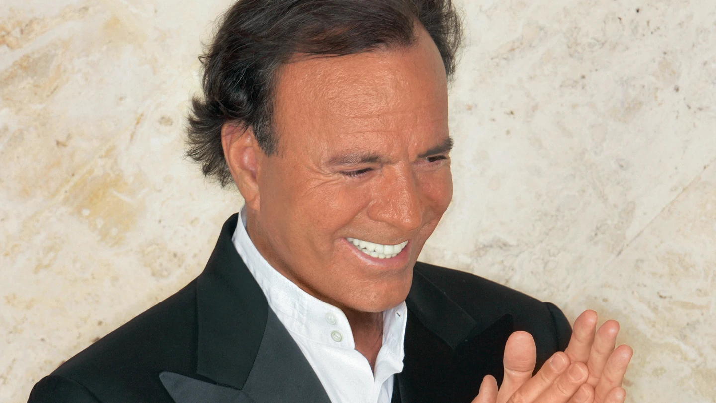 Julio Iglesias contará su vida de la mano de Netflix. Julio Iglesias contará su vida de la mano de Netflix.