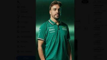 Fernando Alonso, con el polo de Aston Martin 2024