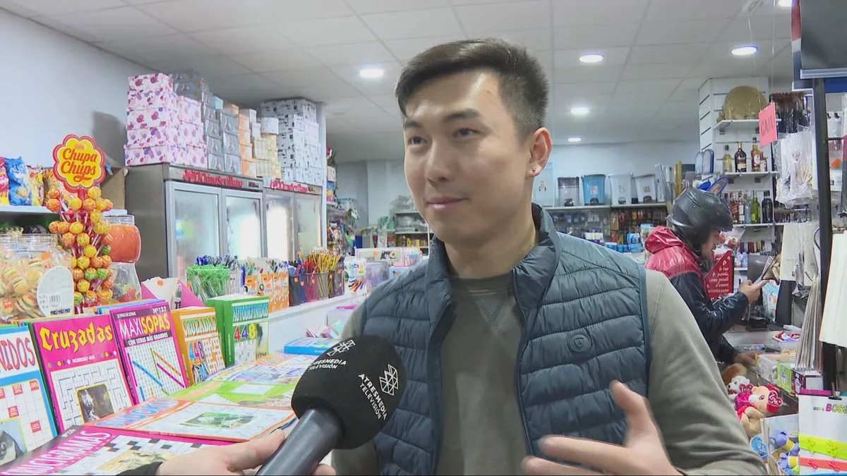 No, Chinese people don’t eat dogs. No, Chinese people don’t eat dogs.