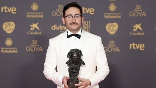 J.A Bayona posa con el Goya a 'Mejor dirección' J.A Bayona posa con el Goya a 'Mejor dirección'