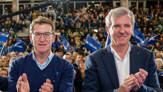 El presidente del PP, Alberto Núñez Feijóo, junto al candidato a la Xunta, Alfonso Rueda, en un acto electoral en Lalín, Pontevedra El presidente del PP, Alberto Núñez Feijóo, junto al candidato a la Xunta, Alfonso Rueda, en un acto electoral en Lalín, Pontevedra