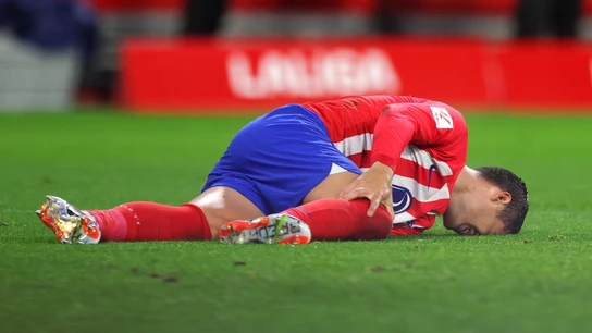 Álvaro Morata, tendido en el césped Álvaro Morata, tendido en el césped