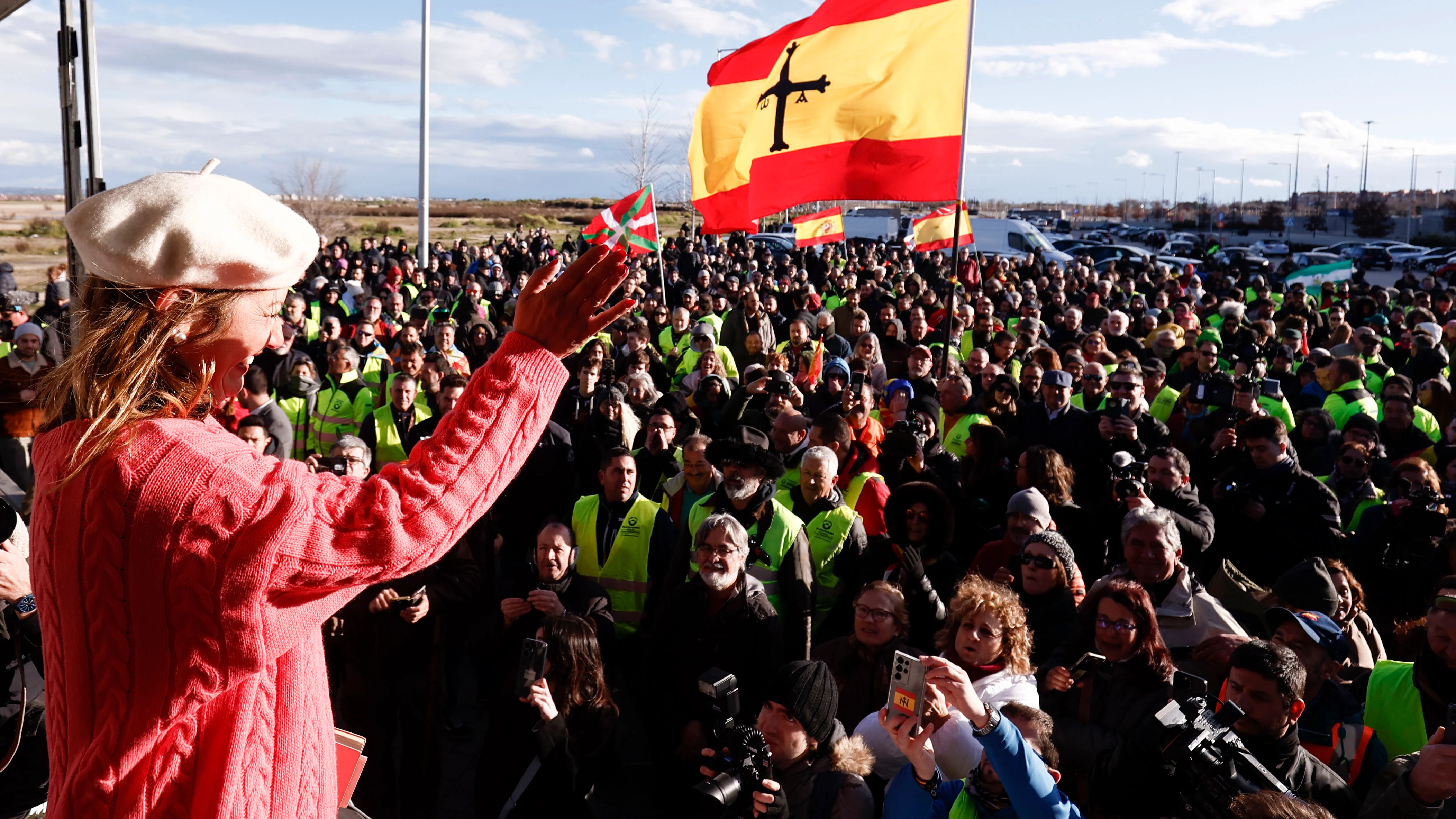 La portavoz de la Plataforma 6F, Lola Guzmán, frente a la protesta del Metropolitano