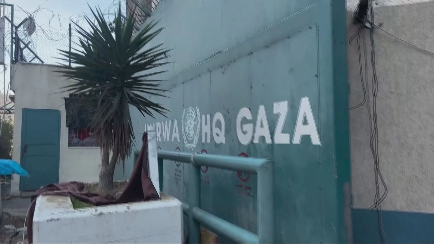 Nos adentramos en la sede principal de la UNRWA en la Franja de Gaza, la agencia de la ONU que distribuye la ayuda humanitaria Nos adentramos en la sede principal de la UNRWA en la Franja de Gaza, la agencia de la ONU que distribuye la ayuda humanitaria