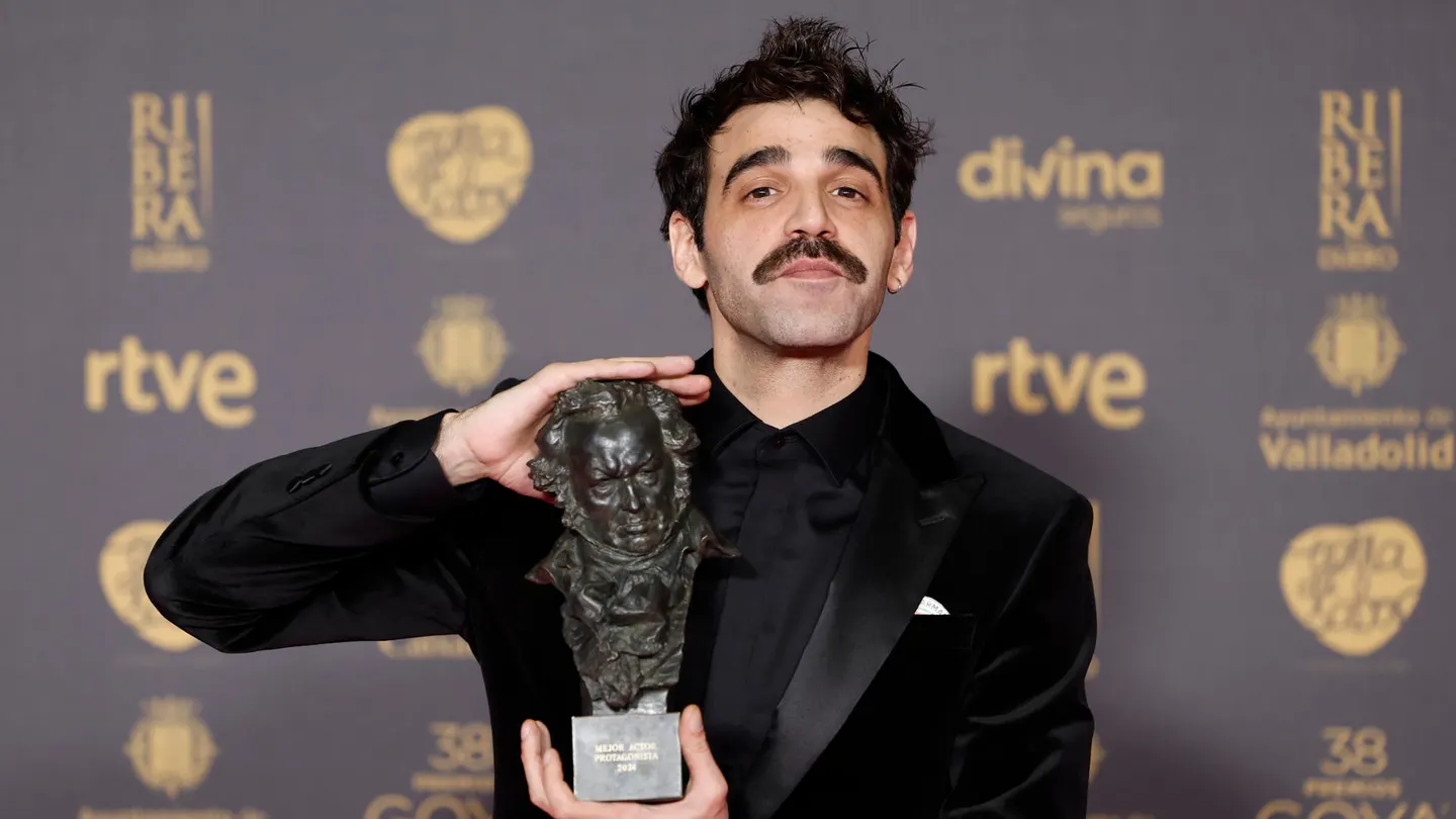El actor David Verdaguer posa con el Goya a Mejor Actor Protagonista El actor David Verdaguer posa con el Goya a Mejor Actor Protagonista