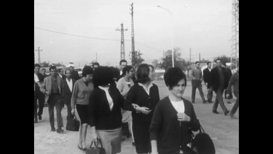 Ciudad Pegaso, o cómo el barrio obrero que se unió contra Franco acabó abandonado en democracia por la privatización El exministro de Industria en tiempos de la reconversión industrial, Luis Carlos Croissier, explica que privatizar empresas públicas como Pegaso, a pesar de la pérdida de puestos de empleo, fue porque "estratégicamente no tenían ningún sentido".