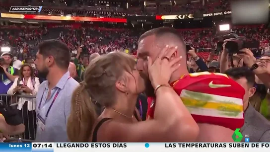 Taylor Swift y Travis Kelce: así fue su apasionado beso en la final de la Super Bowl del que todos hablan Taylor Swift y Travis Kelce: así fue su apasionado beso en la final de la Super Bowl del que todos hablan