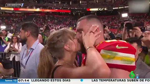 Taylor Swift y Travis Kelce: así fue su apasionado beso en la final de la Super Bowl del que todos hablan