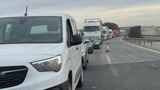 Retenciones de veh&iacute;culos en la A-92 a su paso por Arahal (Sevilla)