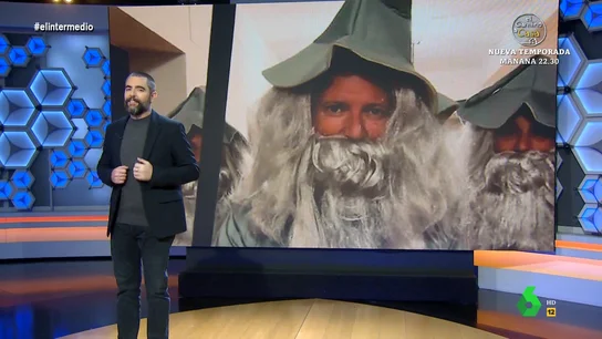 Dani Mateo comenta el disfraz y la fiesta de Alfonso Rueda en el Carnaval de Verín "Me alegro de que no fuera Feijóo, porque con los cambios que tiene últimamente, se tendría que haber disfrazado de Gollum", bromea Dani Mateo, que en este vídeo muestra cómo fue la fiesta de Alfonso Rueda en los carnavales de Verín.