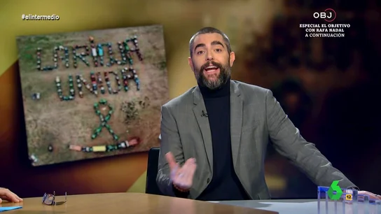 Dani Mateo, sobre la original protesta de los agricultores de La Rioja Dani Mateo comenta en este vídeo de El Intermedio la iniciativa de un grupo de agricultores de La Rioja, que con 200 tractores han formado un mensaje y lo han fotografiado con un dron. "El futuro de ambos está en el aire", afirma.