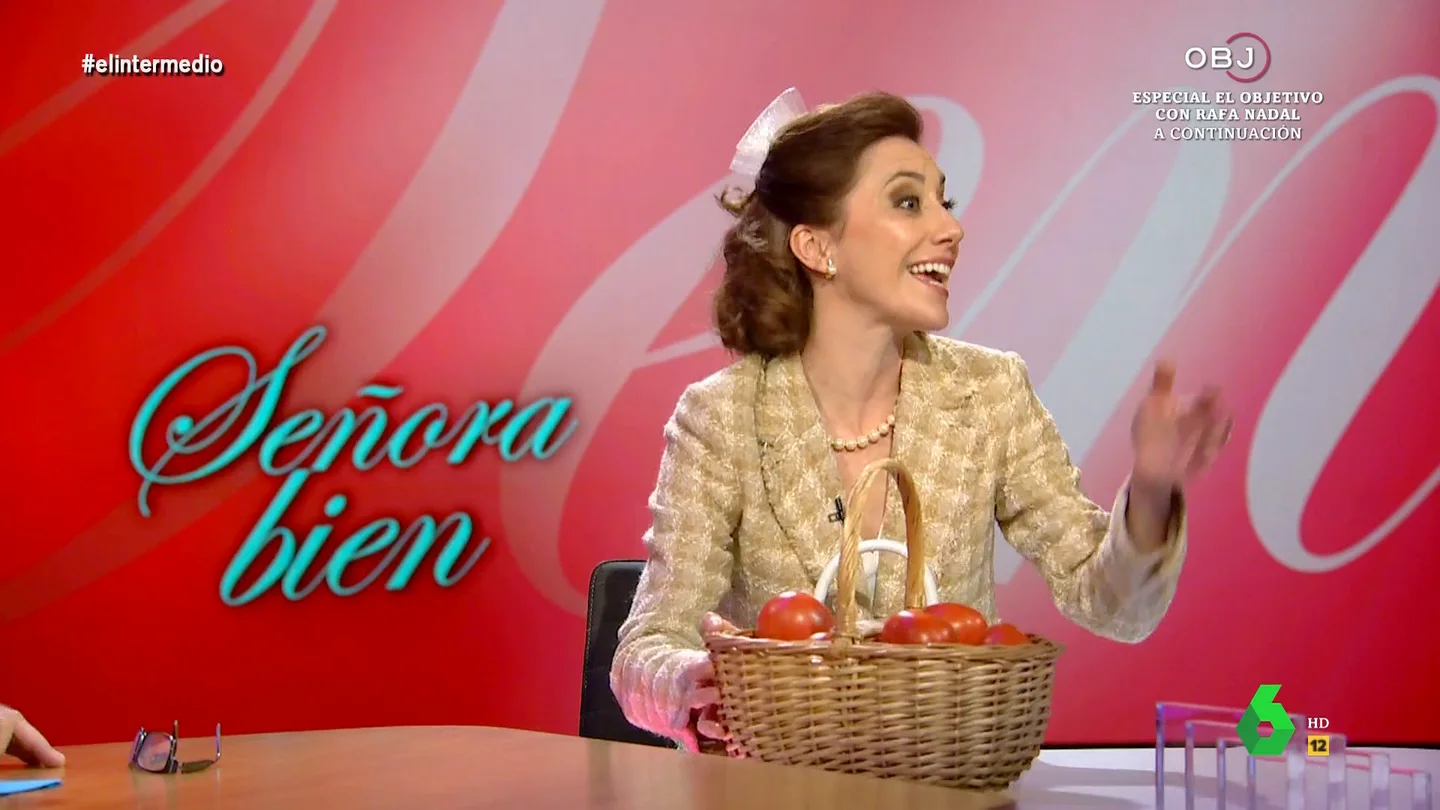 El regalo de San Valentín de la 'Señora Bien' a Wyoming y Sandra: "Unos tomates marroquíes, para que os vayáis acostumbrando" El regalo de San Valentín de la 'Señora Bien' a Wyoming y Sandra: "Unos tomates marroquíes, para que os vayáis acostumbrando"