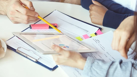 Encuestas y sondeos.  Encuestas y sondeos.