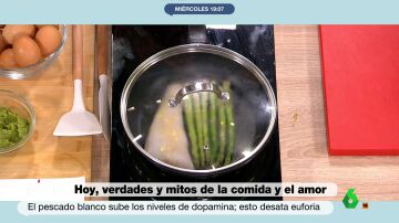 MVT Merluza con espárragos: la receta estrella de Pablo Ojeda para la noche de San Valentín